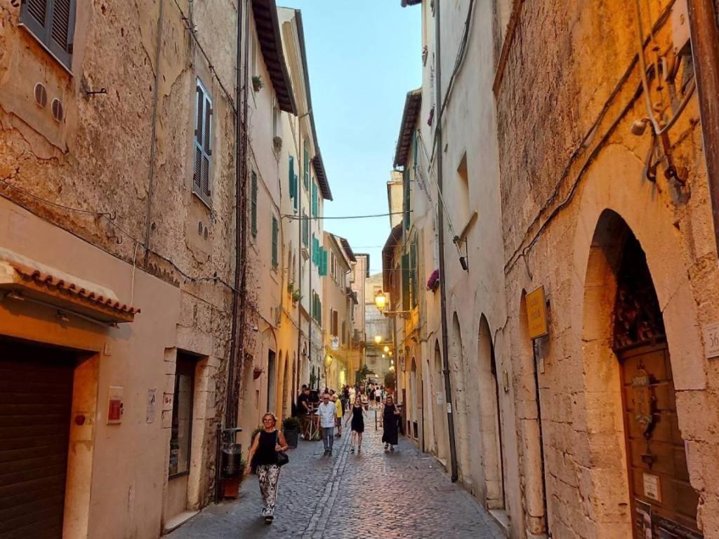 Vicolo Delle Belle Suite Terracina Exterior foto